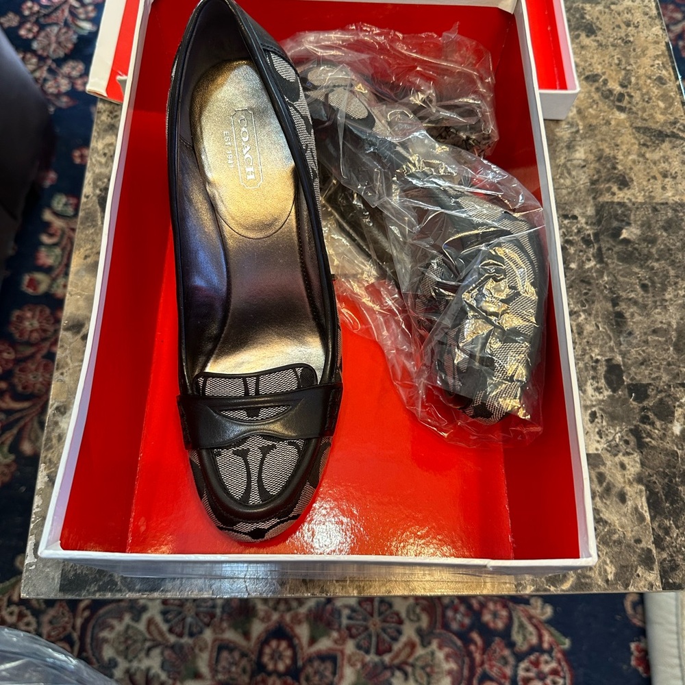 NTW Coach size 7.5
